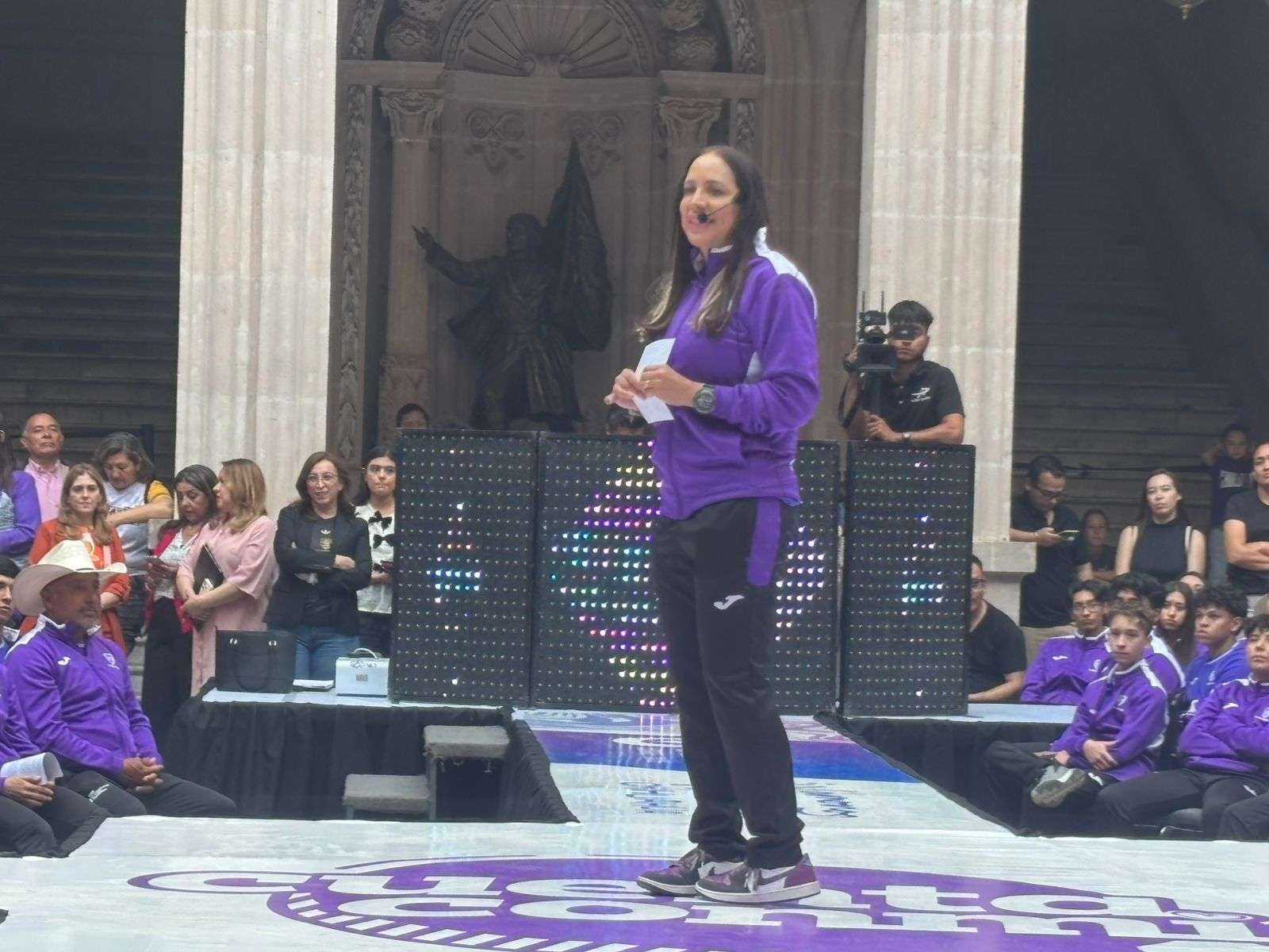 Abanderan a más de mil jóvenes deportistas para la Olimpiada Nacional 