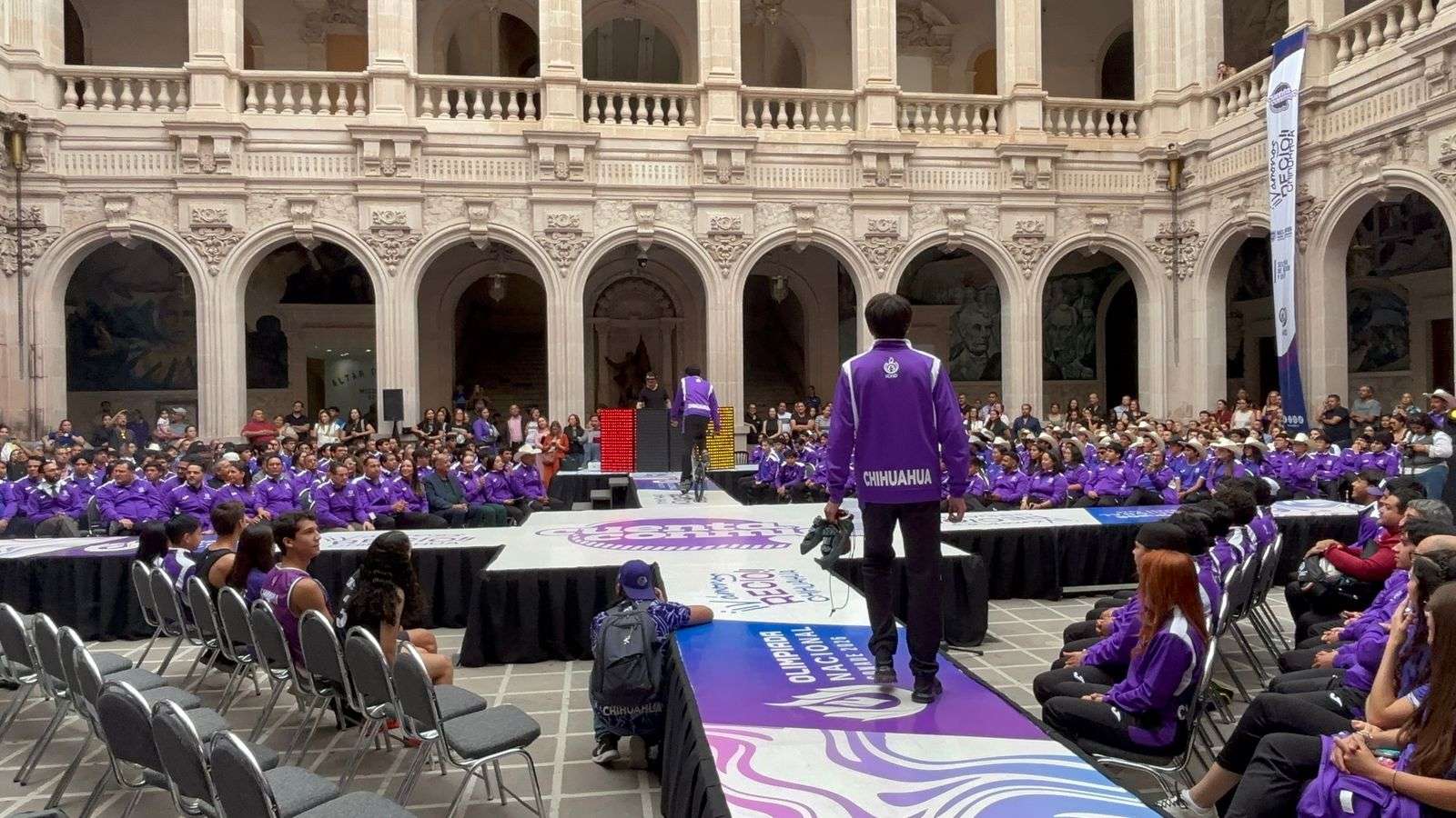 Abanderan a más de mil jóvenes deportistas para la Olimpiada Nacional 