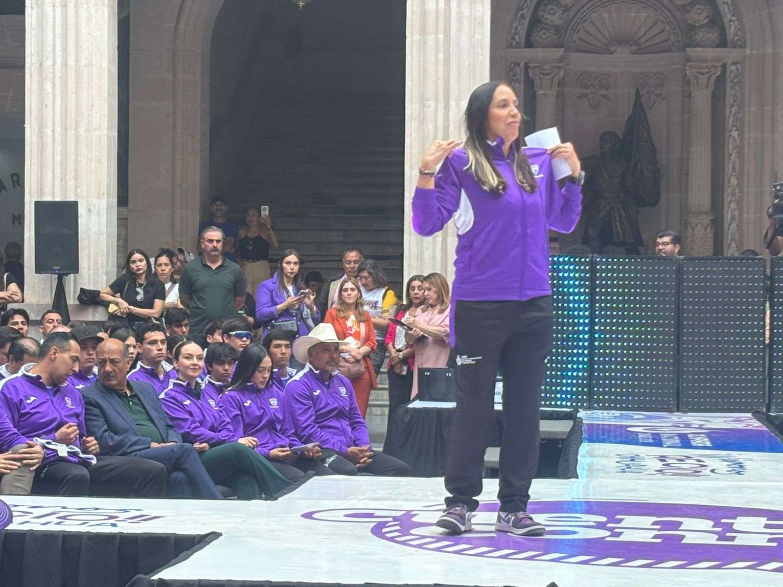 Abanderan a más de mil jóvenes deportistas para la Olimpiada Nacional 