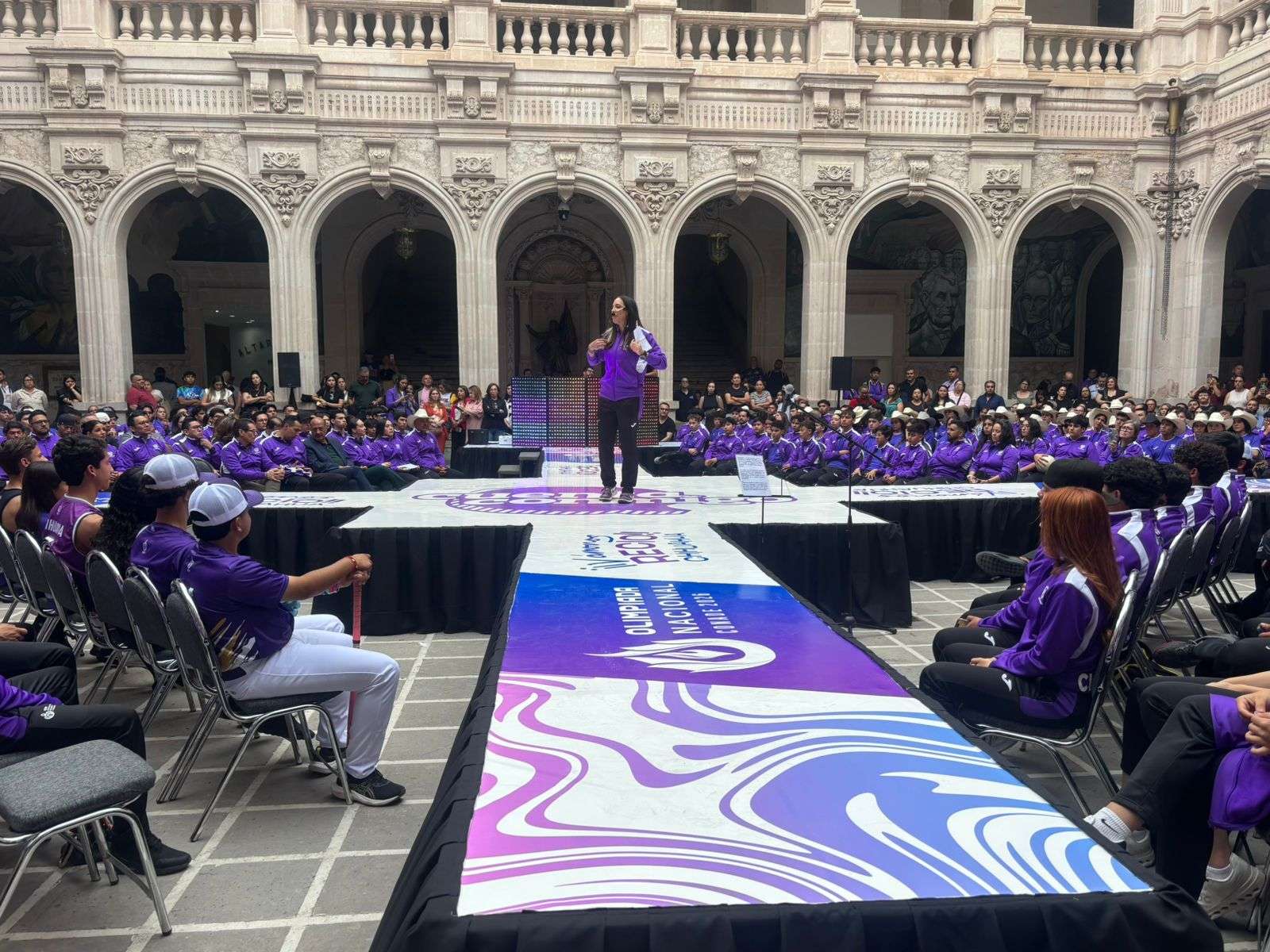 Abanderan a más de mil jóvenes deportistas para la Olimpiada Nacional 