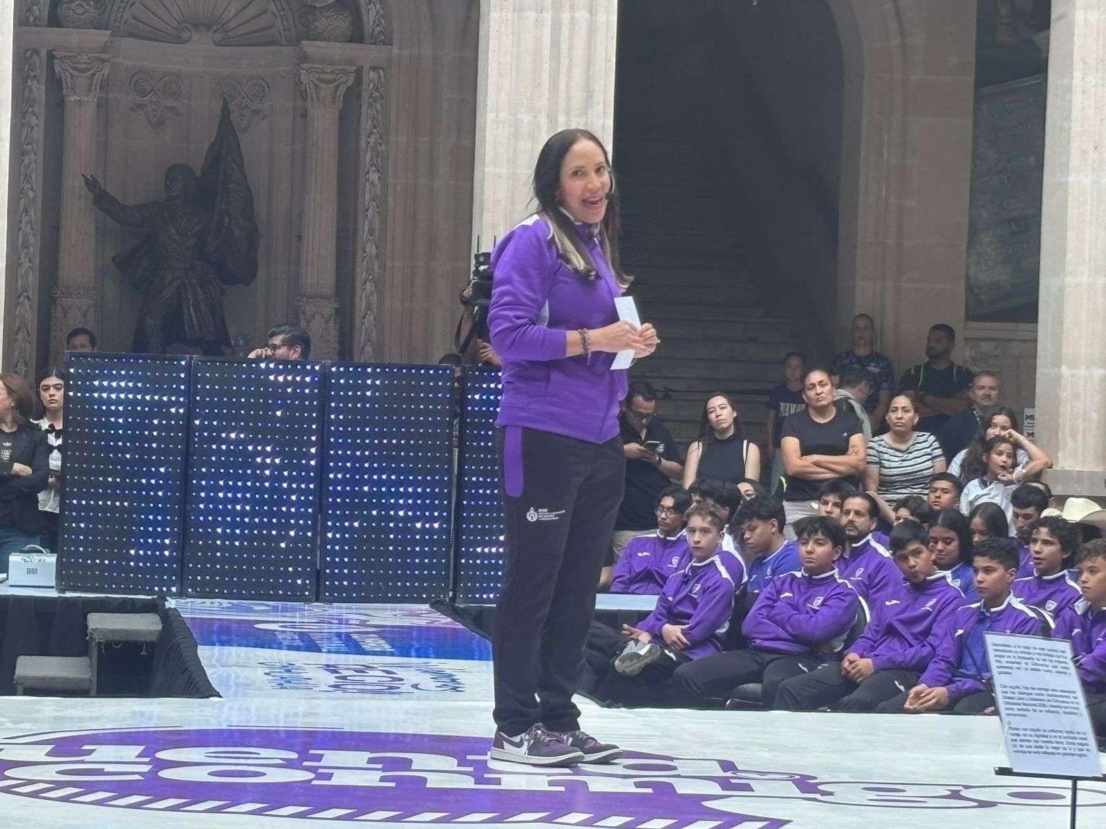 Abanderan a más de mil jóvenes deportistas para la Olimpiada Nacional 