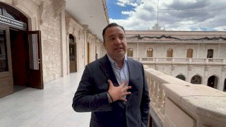 No resuelve: Valenciano acusa retrasos en gestiones eléctricas