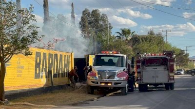 Consume incendio tráiler y corralón de autopartes en colonia Los Nogales
