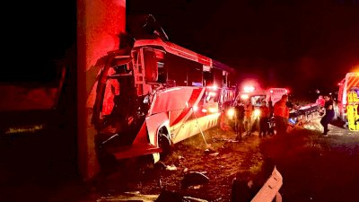 Choca autobús rumbo a Delicias; reportan varios muertos y heridos 