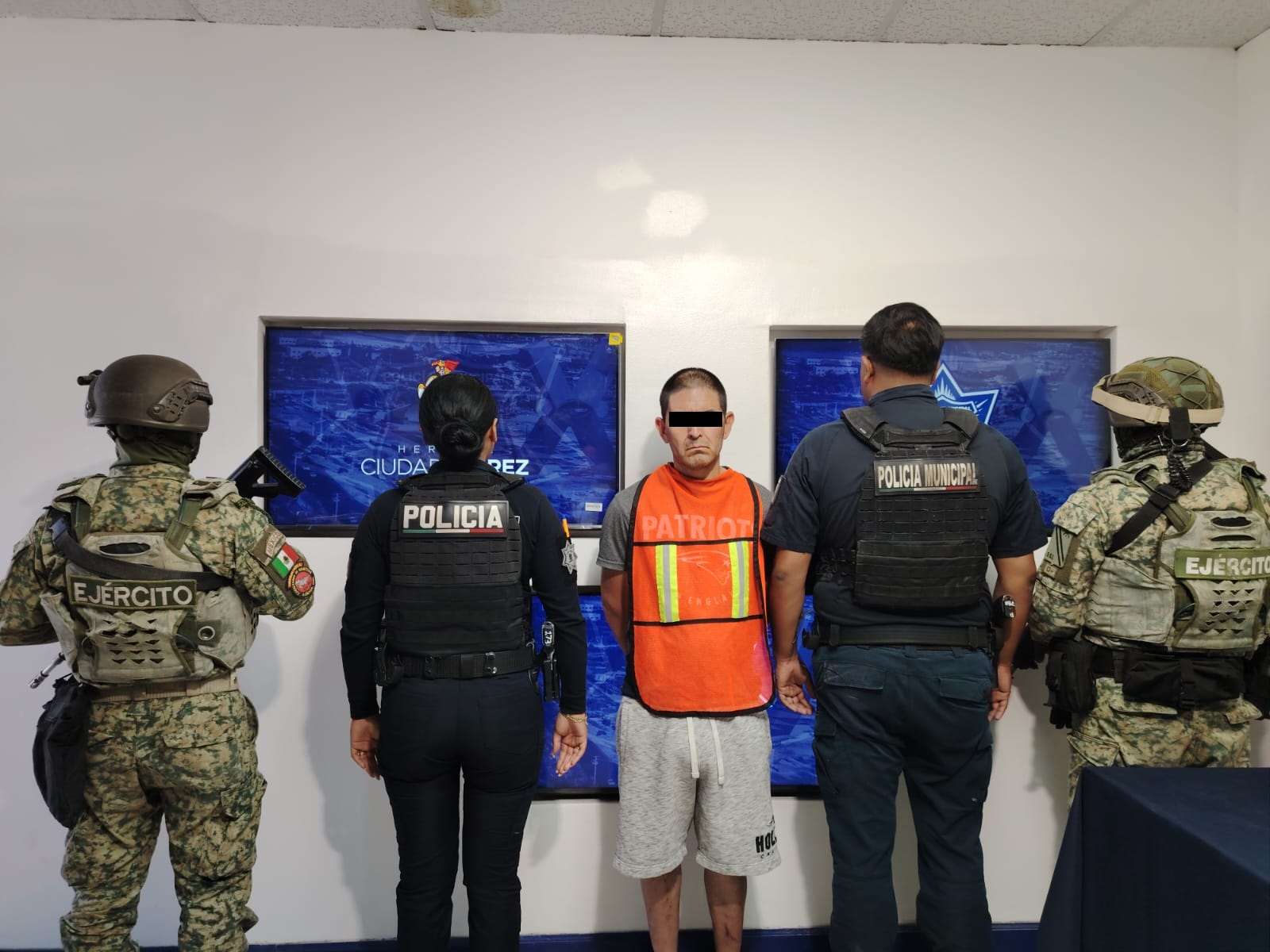 Lo arrestan con una arma larga y cristal
