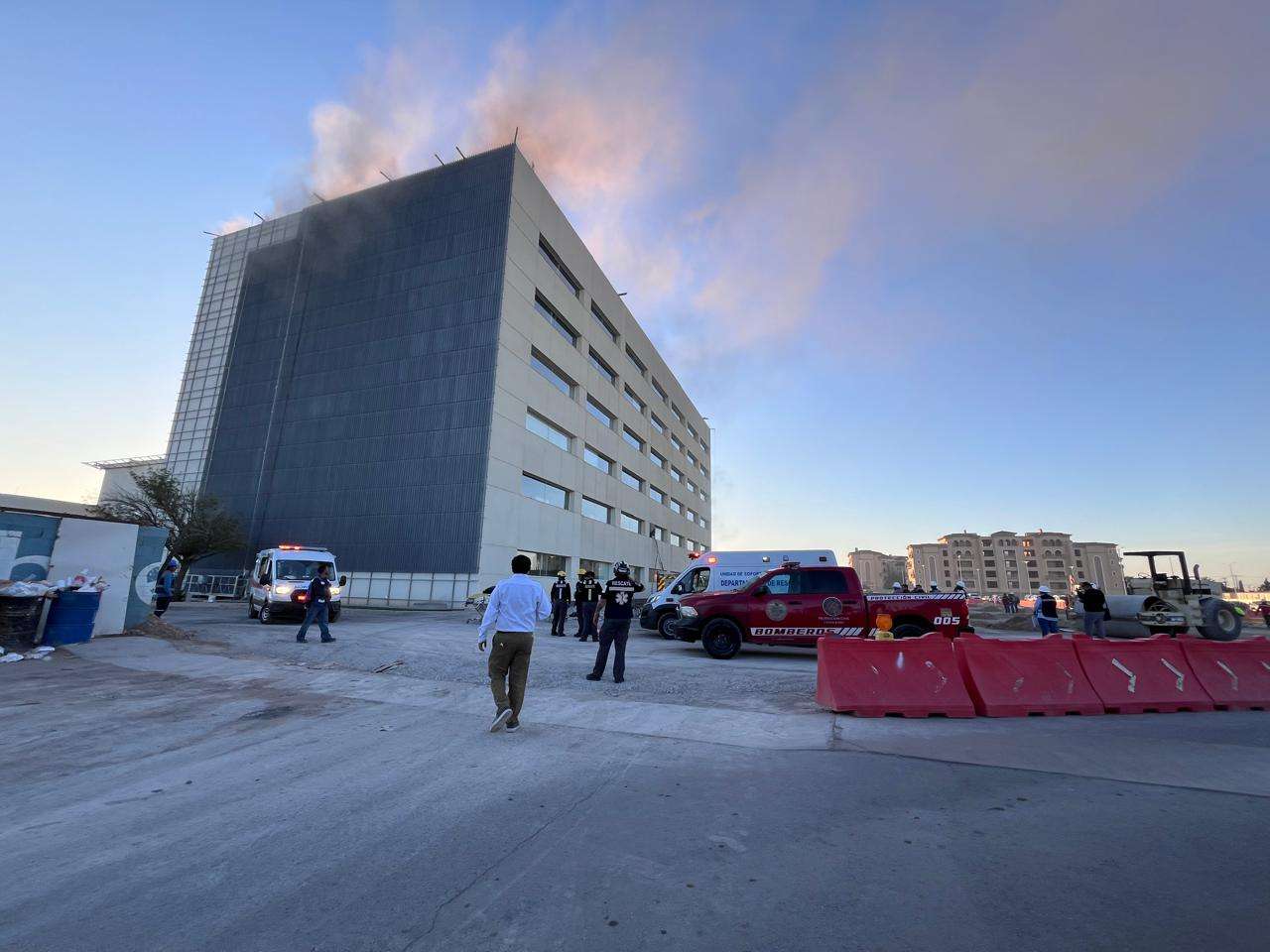 Reportan incendio en el hospital Ángeles