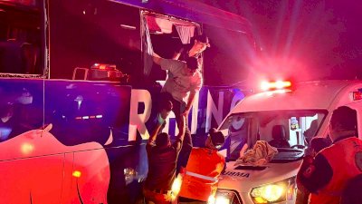 Deja 4 muertos choque de autobús en carretera a Delicias 