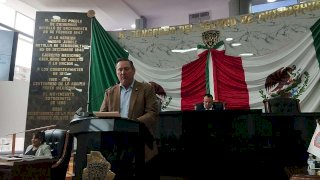 Propone Olson inscribir nombre de Francisco Barrio en letras doradas