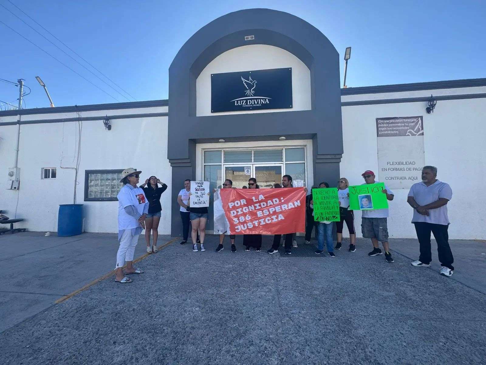 Acuerda funeraria indemnizar a familias por entrega de cenizas falsas
