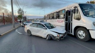 Provoca fuerte choque conductor amanecido en la Tecnológico