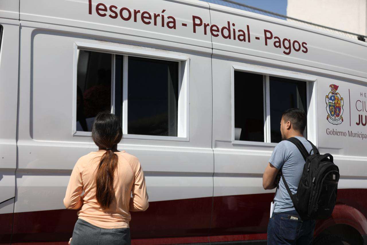 Facilitan pagos de predial e infracciones en El Safari con unidad móvil