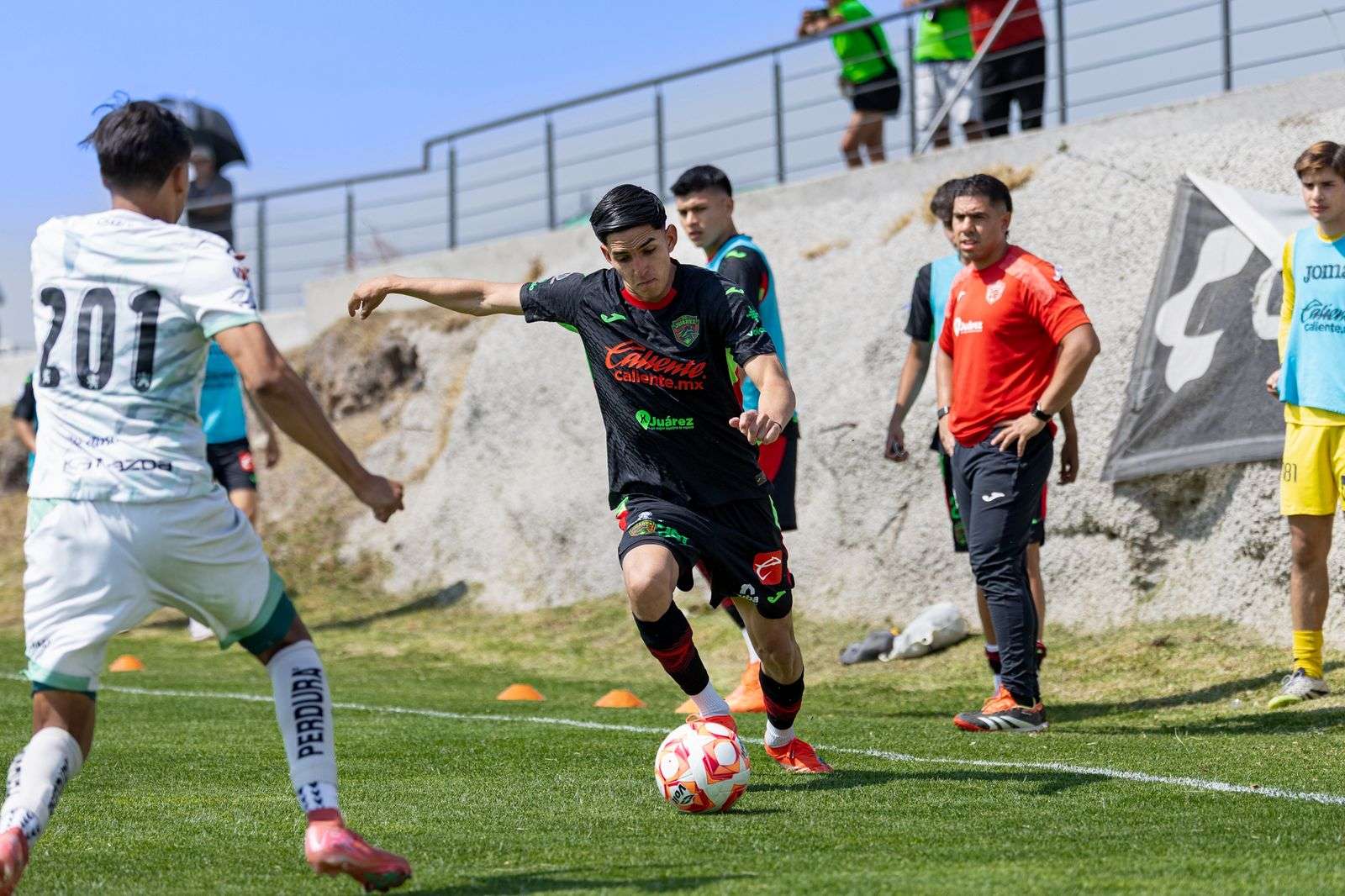 Recibe Bravos tres goles de León en la Jornada 15