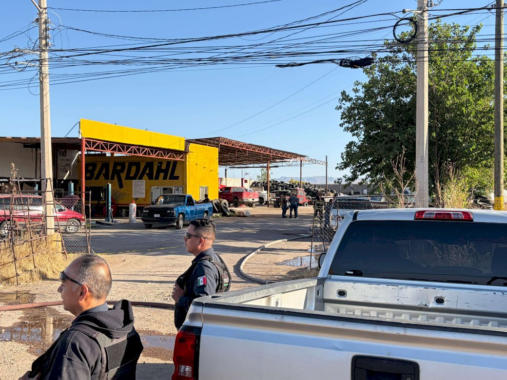 Arde negocio de alineación y balanceo en la colonia Sierra Azul