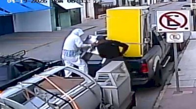 Roban equipo de heladería de la Calle 11; captan a ladrones en video