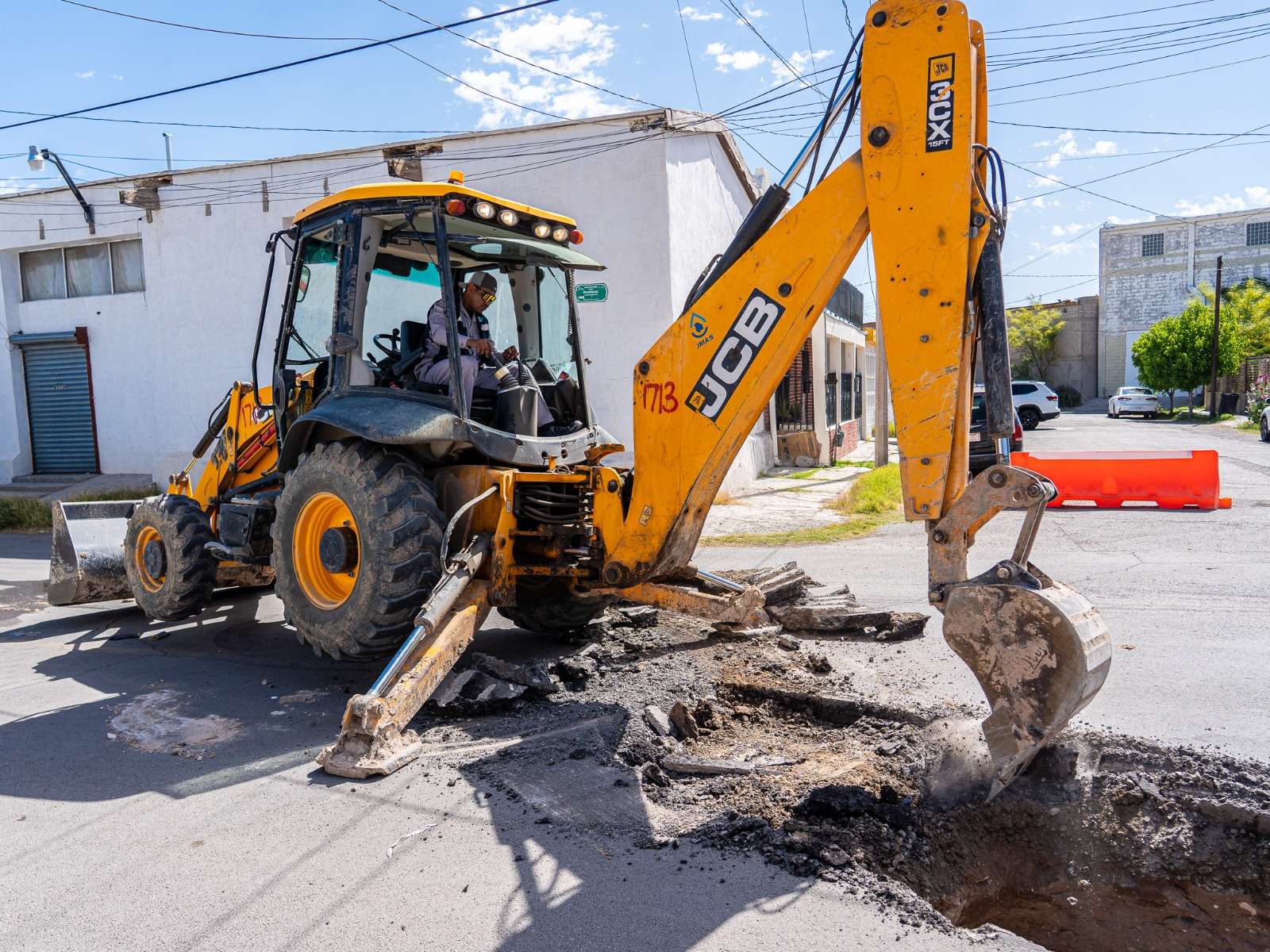 Reparan hundimiento de la calle Anáhuac