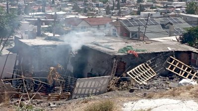 Sofocan bomberos incendio en casa de la colonia Cerro de la Cruz