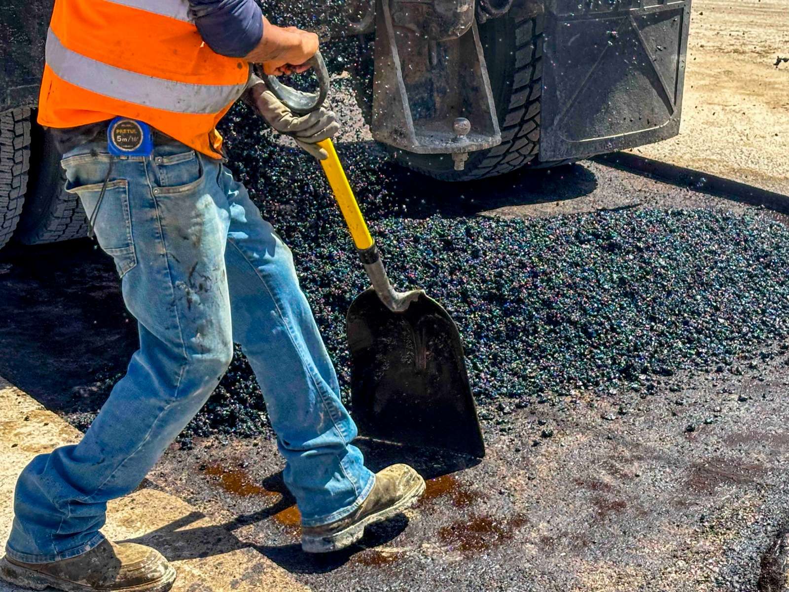 Reparan cerca de 800 baches tras fugas de agua