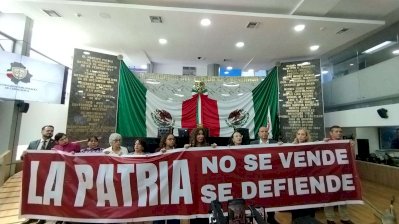 Toman Diputados de Morena la tribuna ante ausencia del PAN