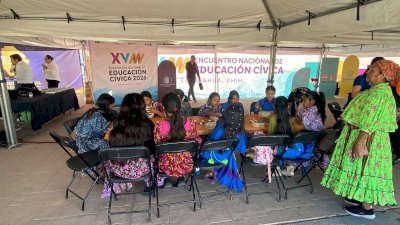 Instalan Feria Cívica en Plaza del Ángel para fomentar la educación