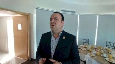 Sostiene Guillermo Ramírez diálogo con maestros parralenses 