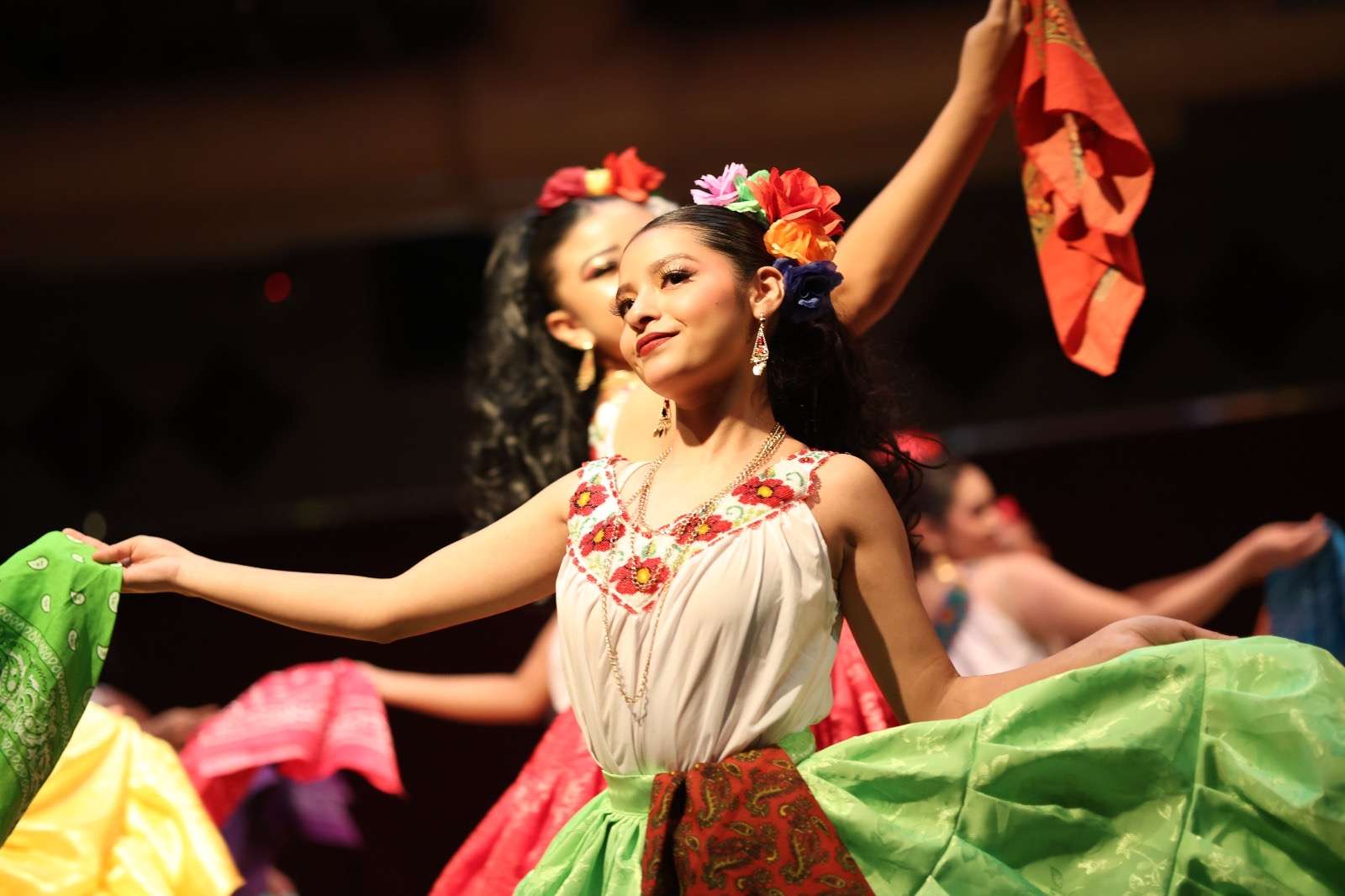 Conmemoran Día de la Danza con espectáculo folclórico en el CMA