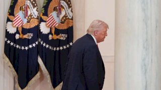 Evacúa a Trump de cena de corresponsales tras aparentes disparos