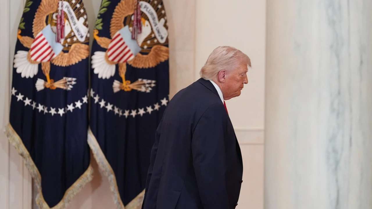 Evacúa a Trump de cena de corresponsales tras aparentes disparos