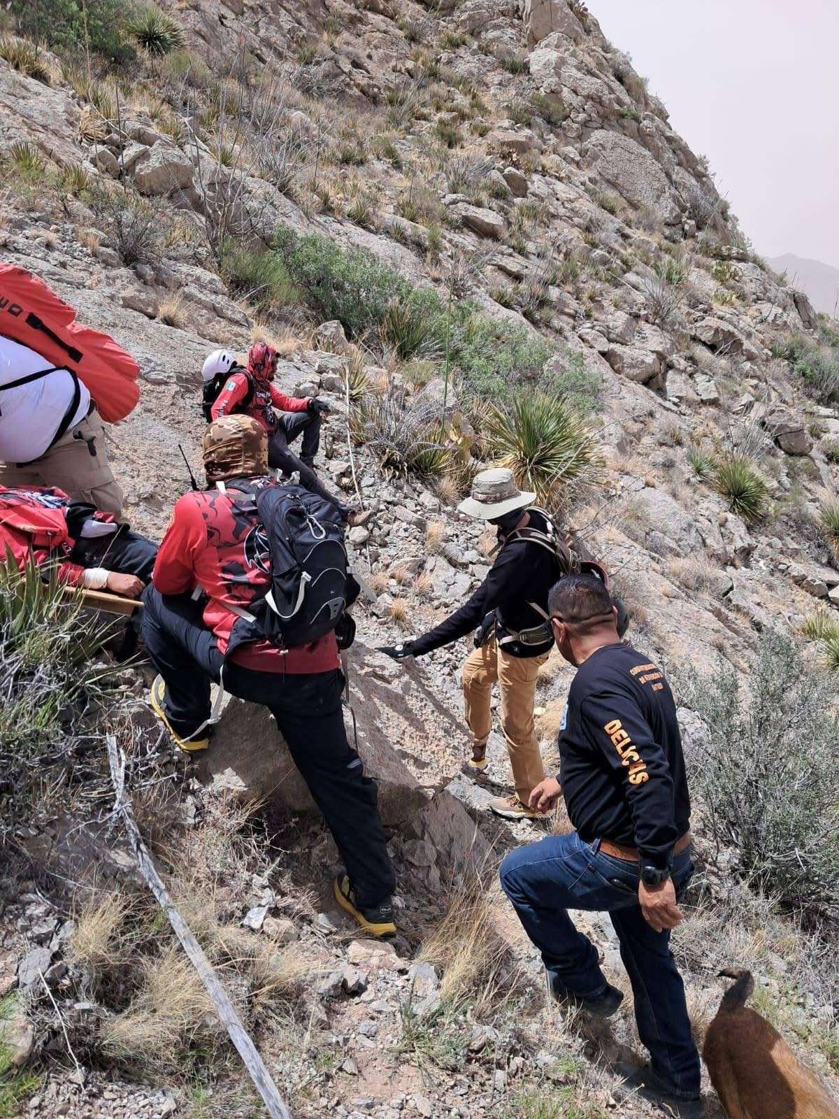 Rescatan a senderista lesionado en la Sierra de Juárez