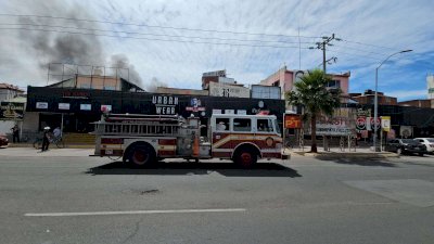 Se incendia local de ropa en El Pasito