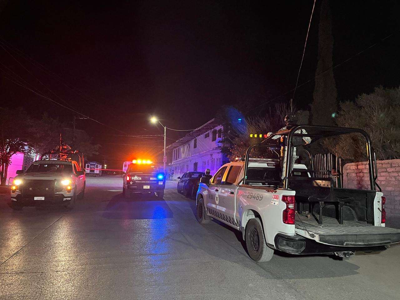 Atacan a balazos a dos mujeres al bajar de transporte de personal