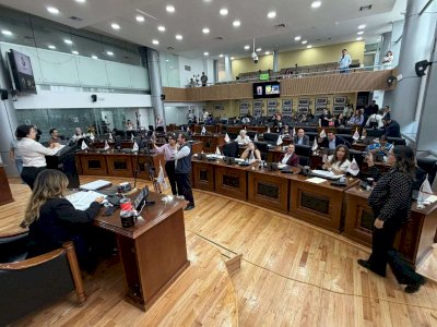 Abandonan diputados de PAN y MC sesión del Congreso 