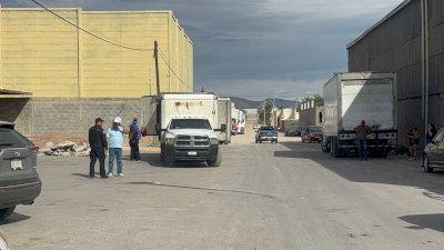 Arrolla vehículo a peatón en la Juan Pablo II