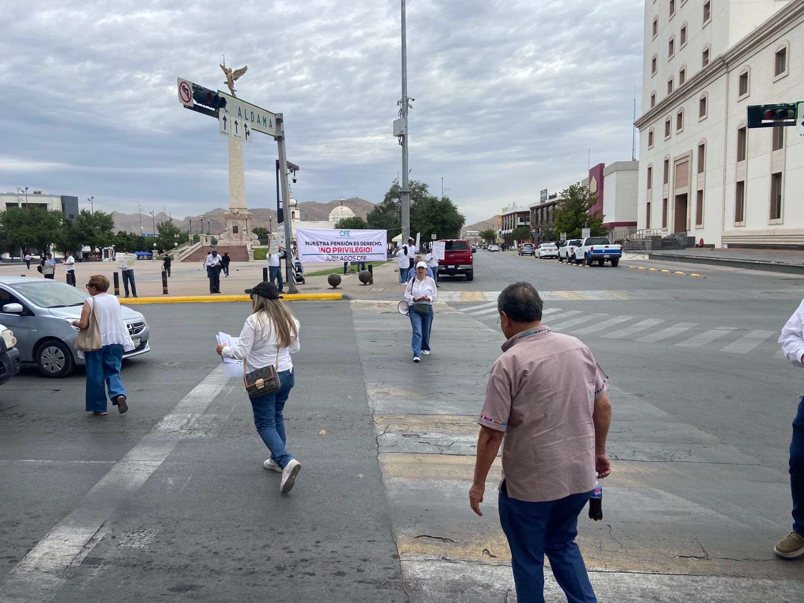 Protestan jubilados de CFE contra afectaciones a pensiones