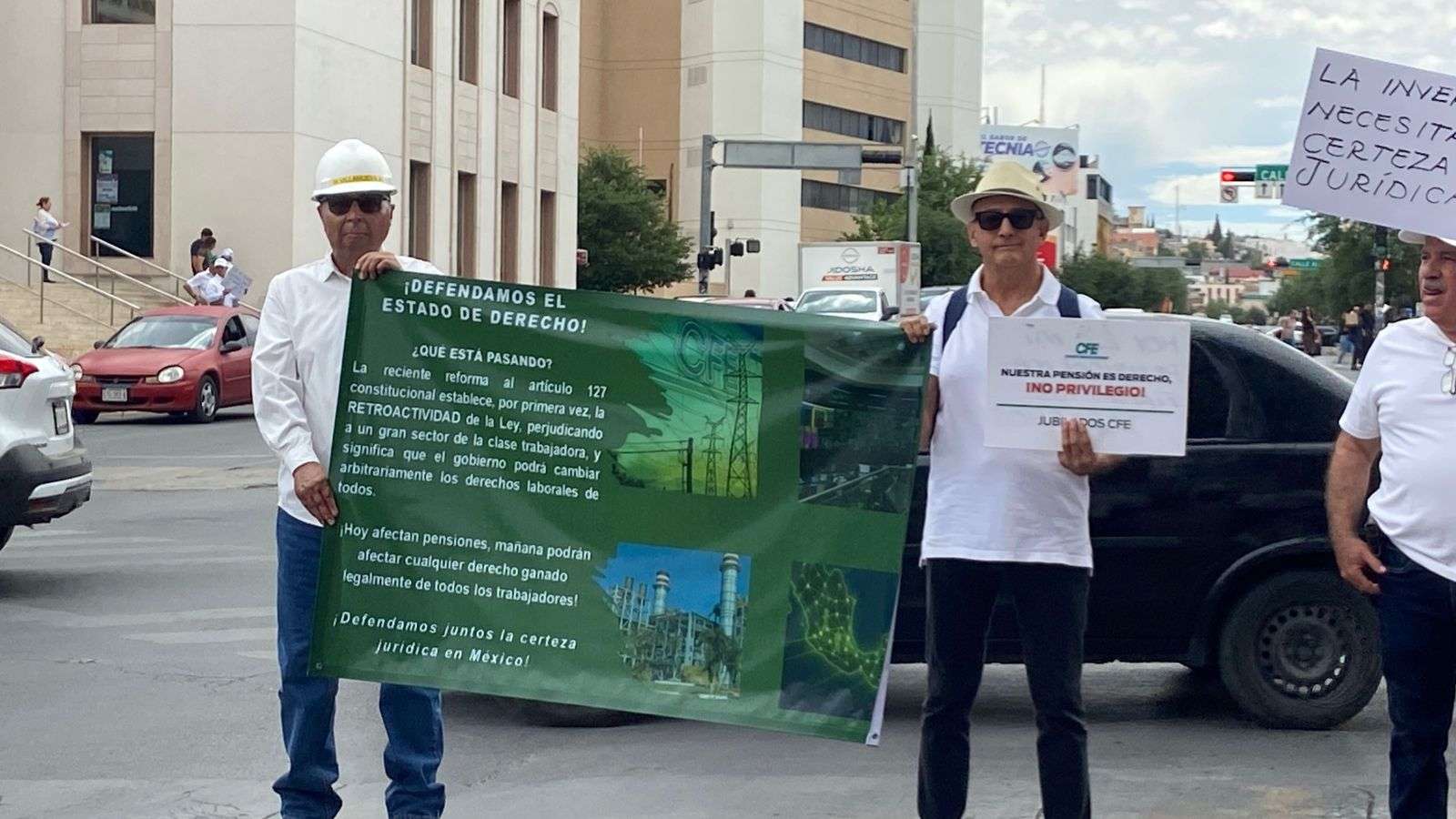 Protestan jubilados de CFE contra afectaciones a pensiones
