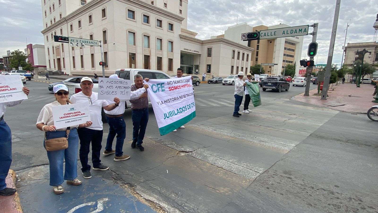 Protestan jubilados de CFE contra afectaciones a pensiones