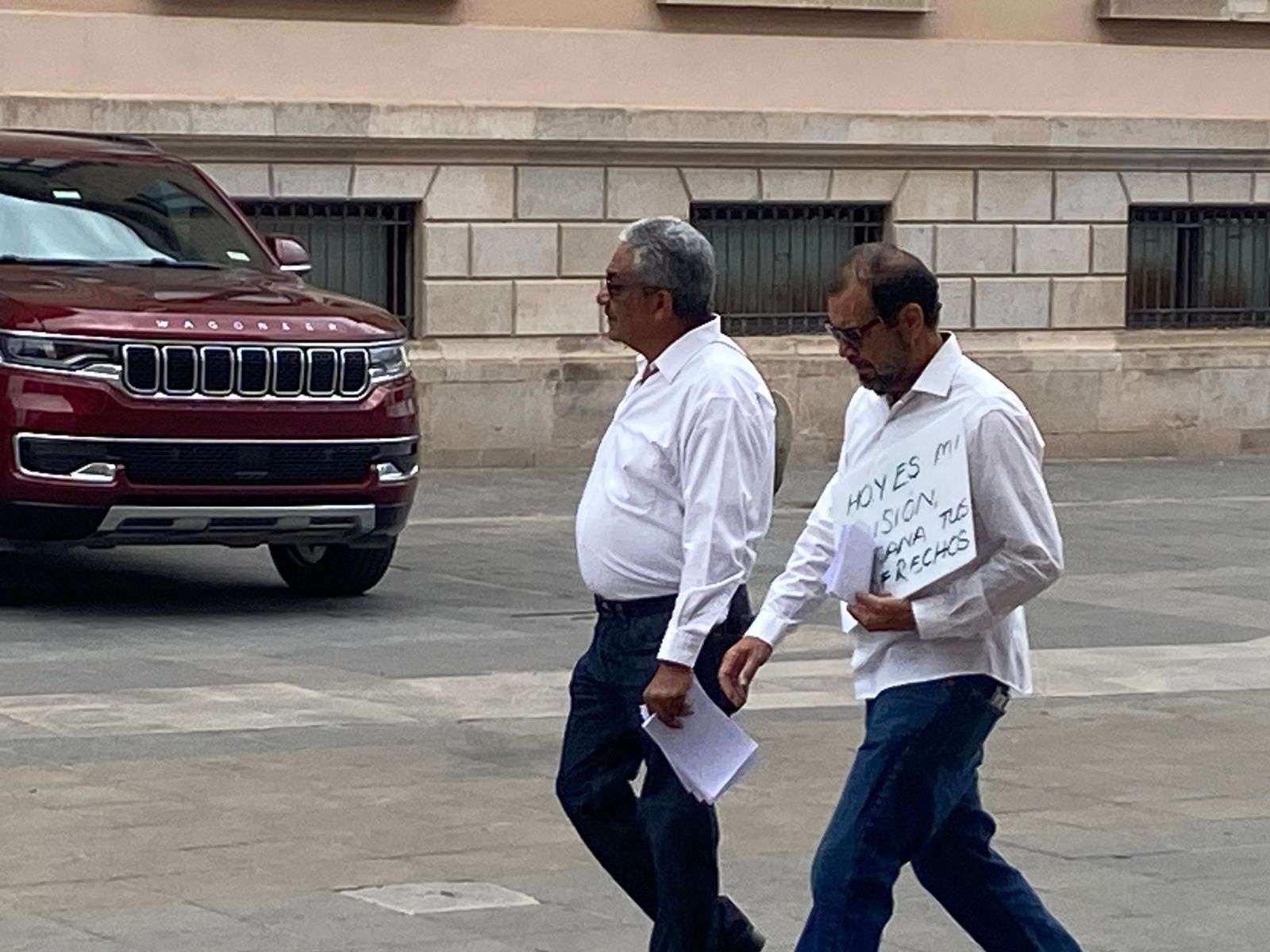 Protestan jubilados de CFE contra afectaciones a pensiones