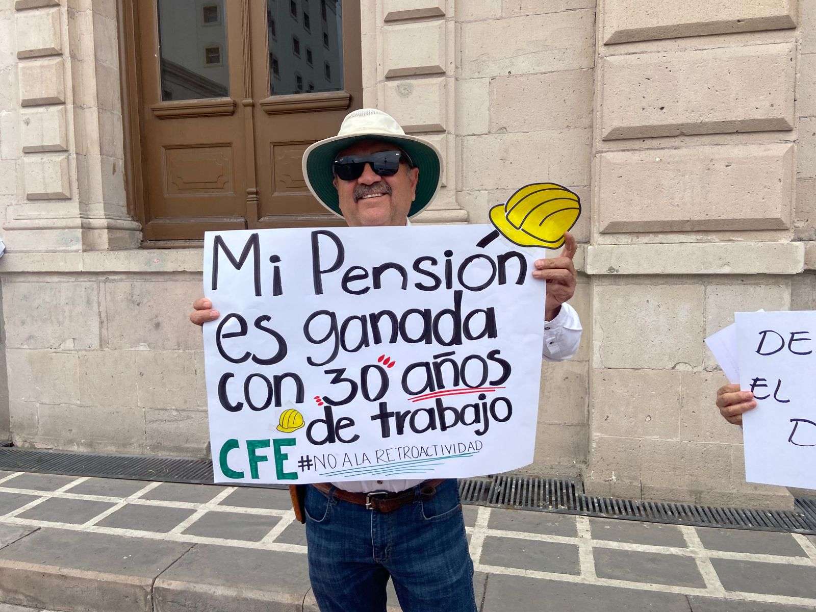 Protestan jubilados de CFE contra afectaciones a pensiones