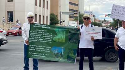 Protestan jubilados de CFE contra afectaciones a pensiones