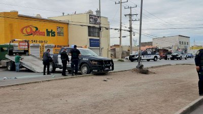 Resulta policía lesionado por volcadura en avenida Equus