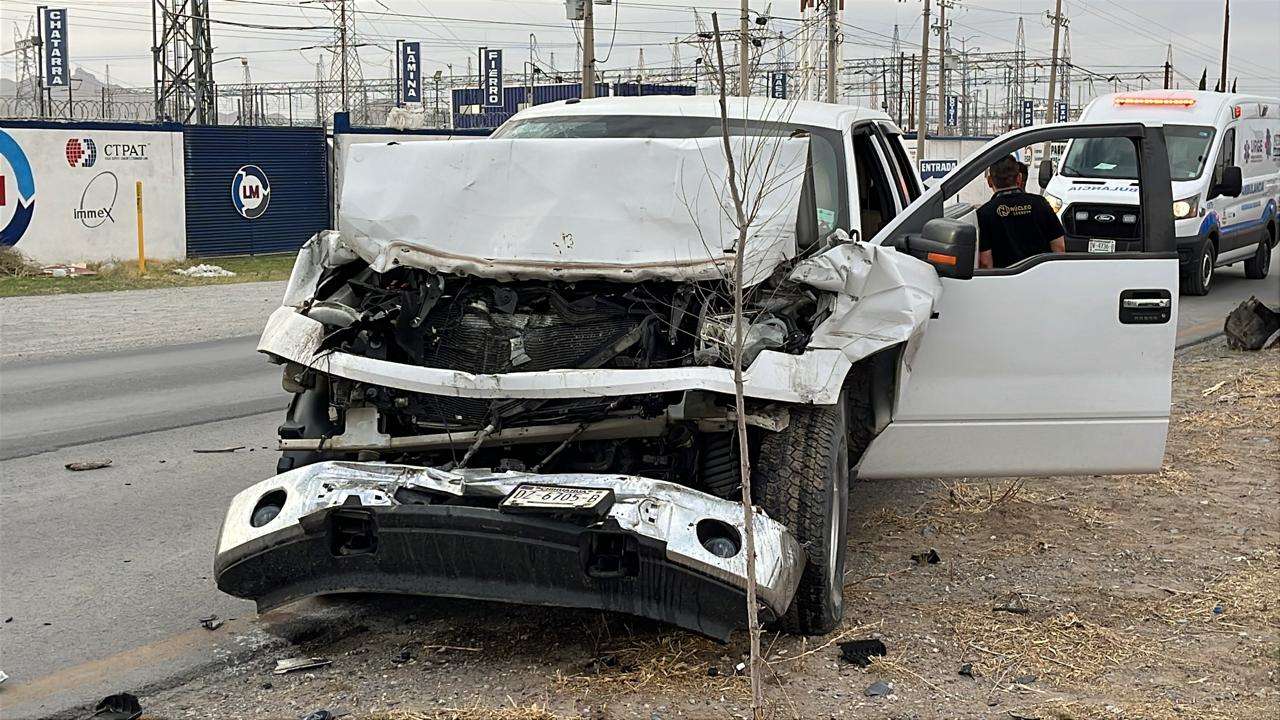 Chocan en la Panamericana rumbo a Cuauhtémoc; mujer resulta lesionada