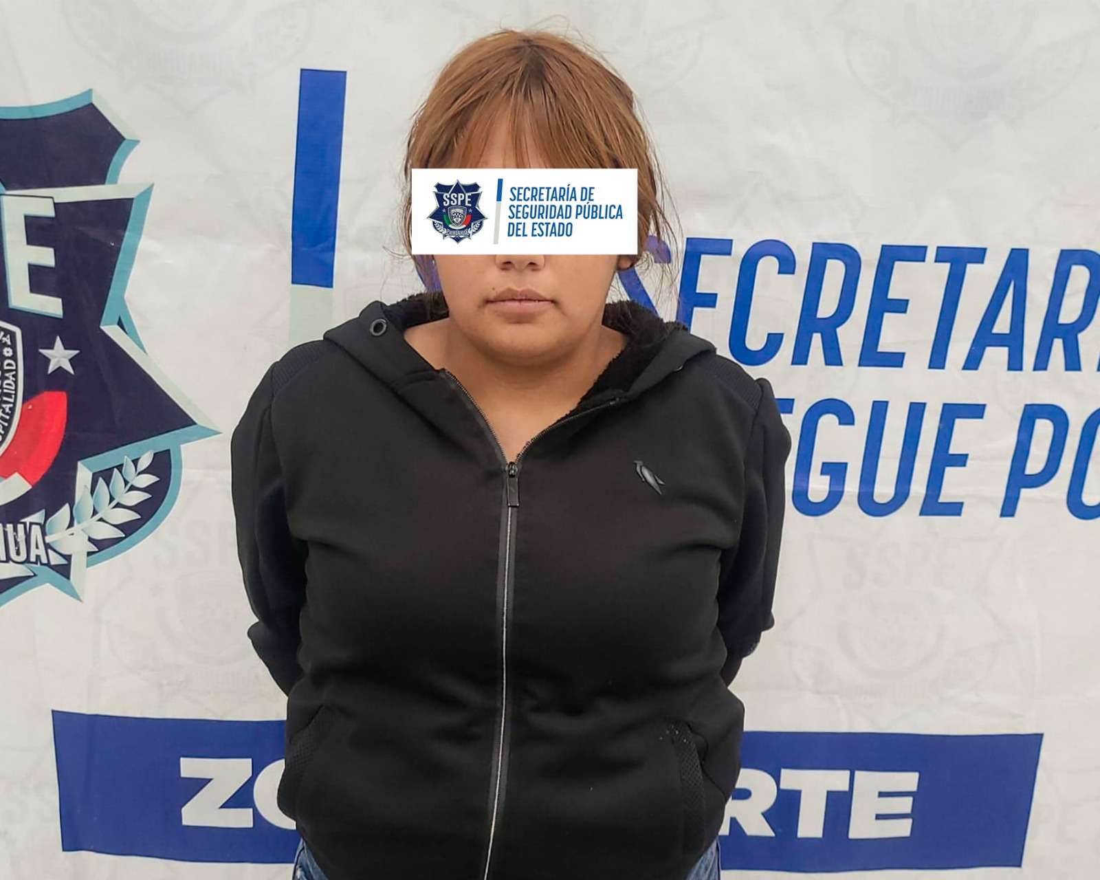 Detienen a mujer en el Camino Real; tenía orden de aprehensión por homicidio
