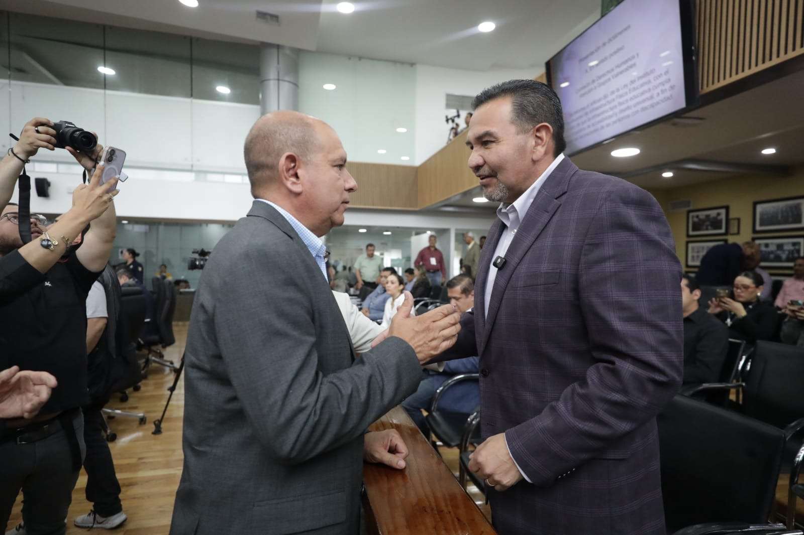Respaldan diputados locales al alcalde Pérez Cuéllar 