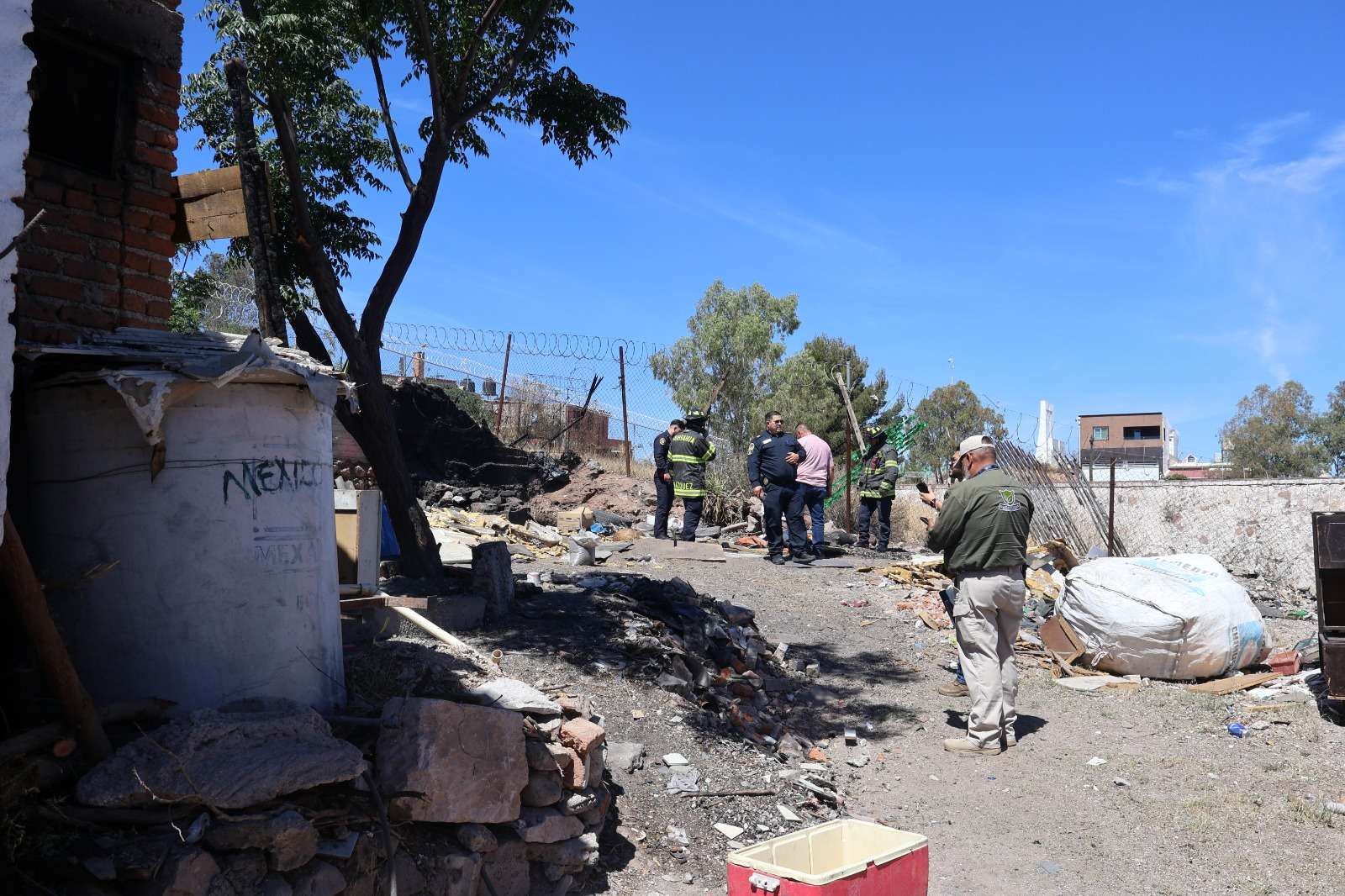 Atienden predio con alto riesgo de incendio en colonia Cerro de la Cruz