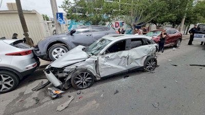 Atropella camión a adulta mayor y provoca carambola en la Tecnológico