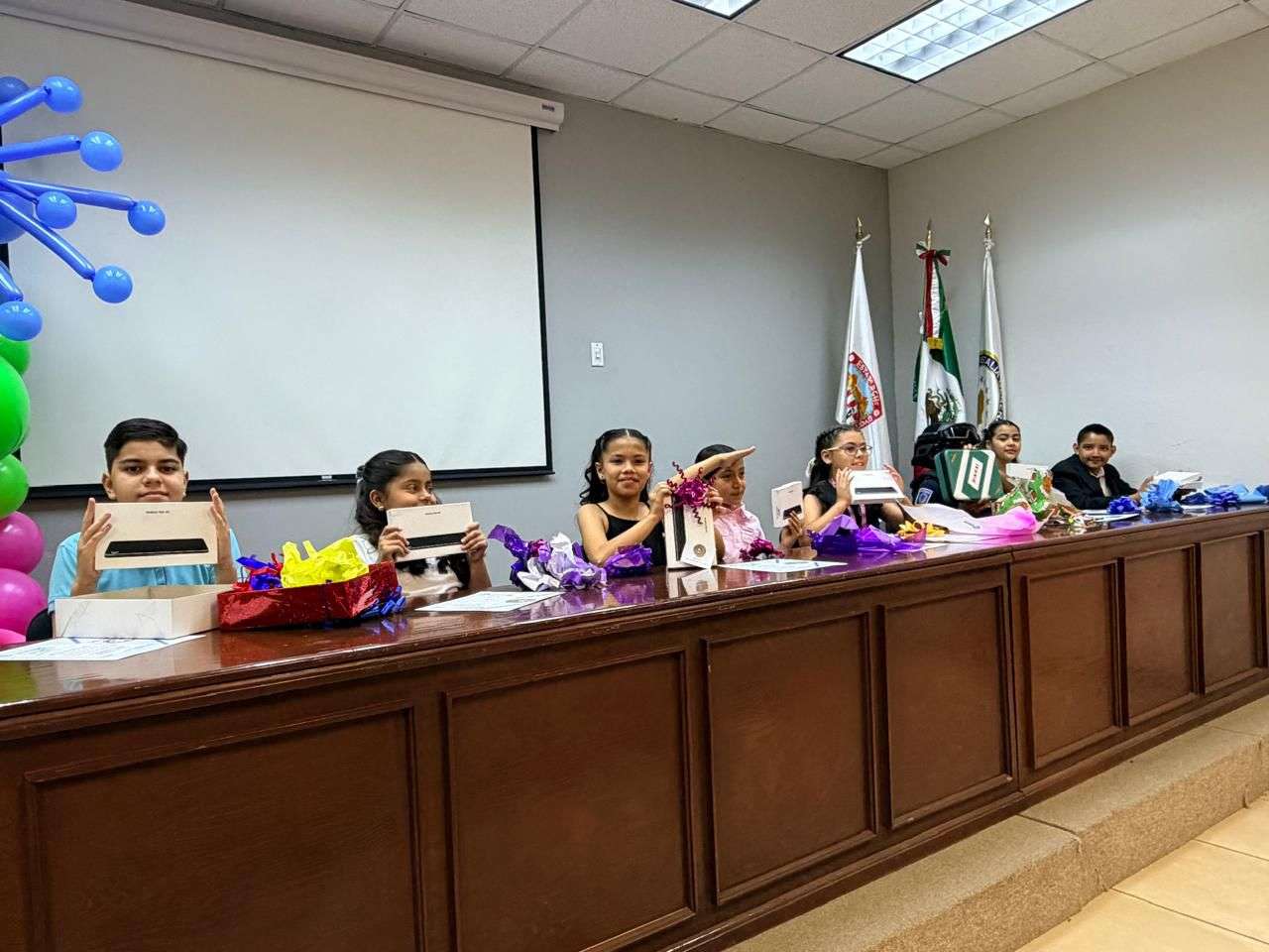 Toman niños el mando de la Fiscalía