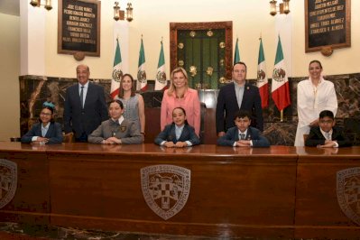 Reciben pequeños del Gabinete Infantil regalos y mensaje de Maru Campos
