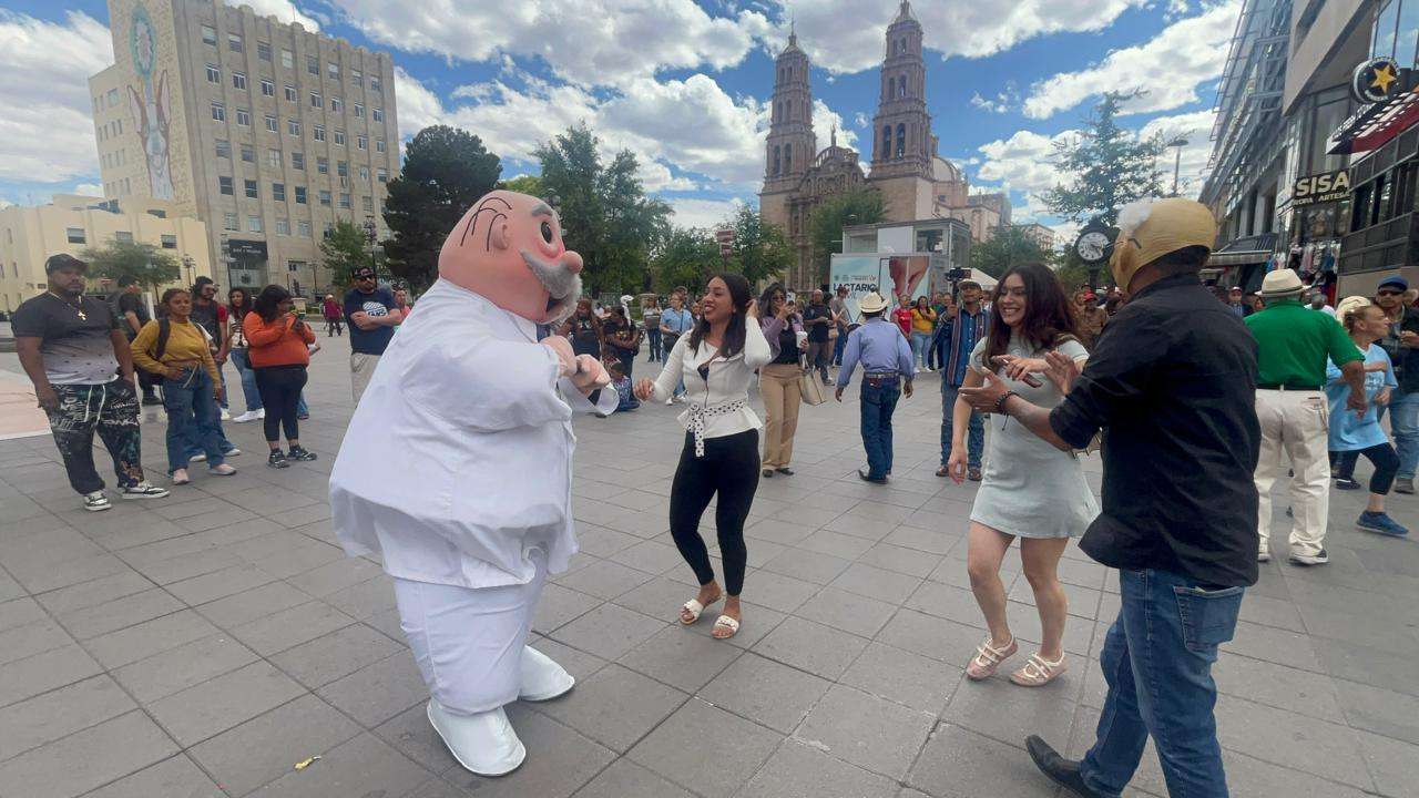Conquista el Doctor Simi el centro histórico con sus pasos prohibidos 