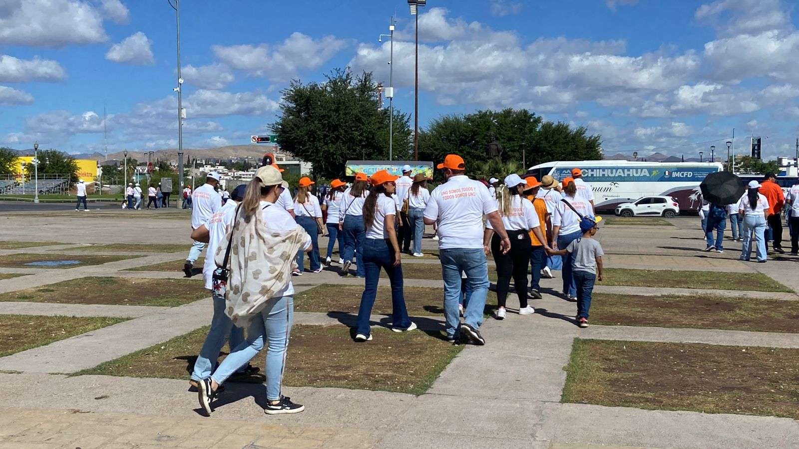 Se retiran maestros de Plaza del Ángel después de desfile