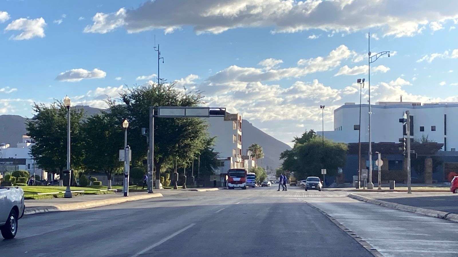 Lucen calles del centro vacías por día de asueto 
