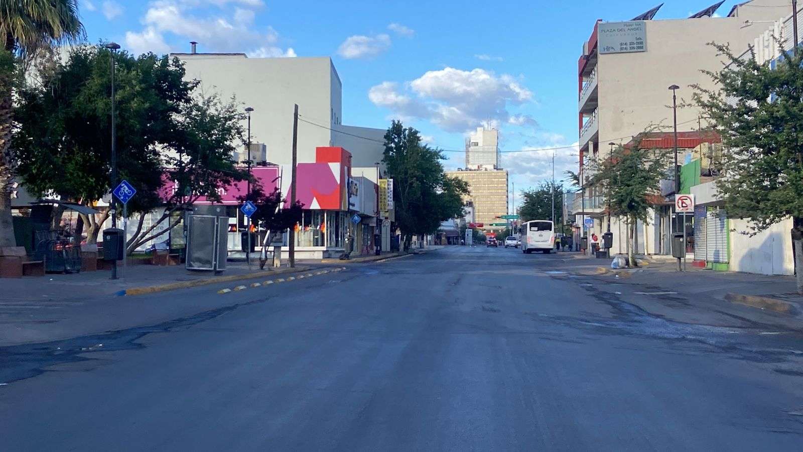 Lucen calles del centro vacías por día de asueto 